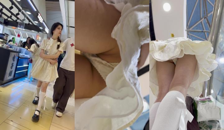 商场一路跟踪抄底长的很清纯其实内心骚的很的小美女 穿着透明内裤和男友逛街被男友偷偷的把手伸进裙子