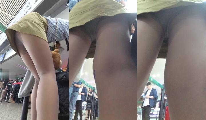 【最新 ️极品 ️抄底】超高质量机场地铁抄底③ ️惊现无内小美女 白嫩丰臀太紧致内内夹逼缝里了