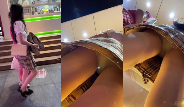 自购牛逼大师商业步行街4K设备尾随贴身极限抄底多位靓妹全是亮点 身材长相好的OL！下班买奶茶！肉