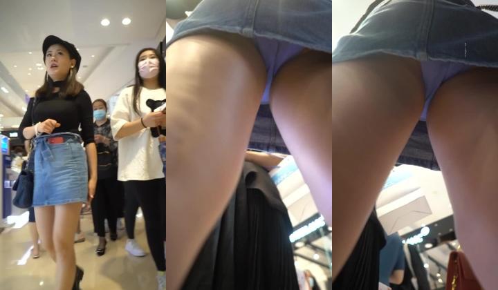 《极品CD秘魔手外购》闹市区极限贴身抄底多位漂亮小姐姐~各种性感小内内亮点多~清纯长腿美女极度反差真空出门毛茸茸露逼
