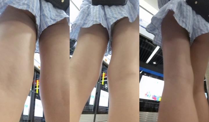 【最新 ️极品 ️抄底】超高质量机场地铁抄底③ ️惊现无内小美女 白嫩丰臀太紧致内内夹逼缝里了