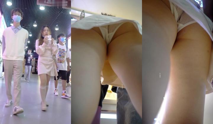 YC商场抄底,绸缎粉裙半筒白丝小骚妹 ️诱人的的气孔内裤被浸湿了