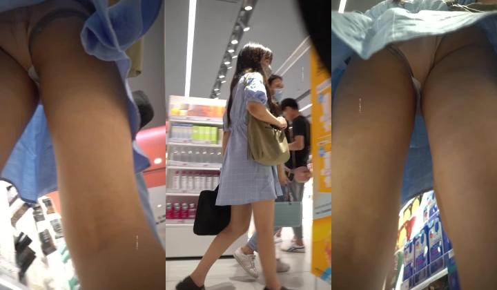 《极品CD秘魔手外购》闹市区极限贴身抄底多位漂亮小姐姐~各种性感小内内亮点多~清纯长腿美女极度反