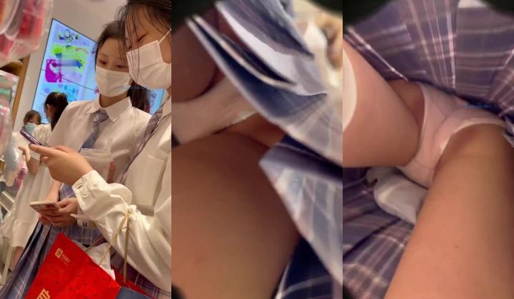 商城抄底Jk学生妹 三闺蜜说说笑笑都被抄了 白丝长袜 小熊卡通内内超可爱