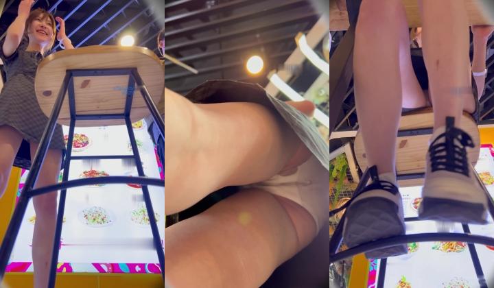 【最新 ️极品 ️抄底】KFC原创 ️超美气质靓女 冬日短裙光腿 意外偷拍到反差脏内内 一副冷傲