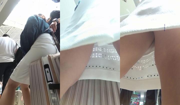 超高质量机场地铁抄底 高挑美女阴毛旺盛露出两根 三角内内夹在逼缝隙里