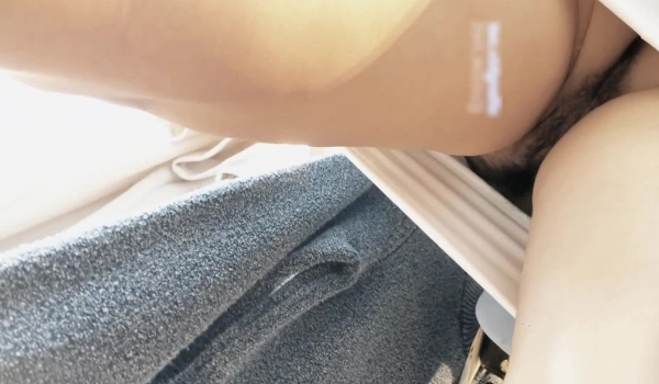 大卖场一路跟踪抄底高跟短裙少妇竟然没穿内裤 肥美的鲍鱼看得我鸡儿都硬了
