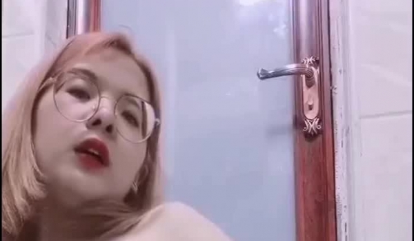 果贷视频 几个借款逾期没还上的妹子自拍视频被金主流出