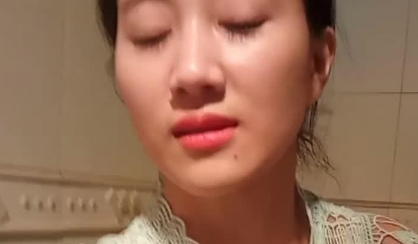 《百度云泄密》巨乳美少妇借果贷无法偿还 肥美的大鲍鱼遭债主曝光