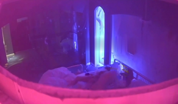酒店偷拍萤石云精品 抖音认识的一男两女约出来开房淫趴