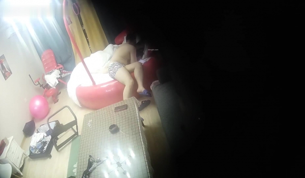 Hotel偷拍系列 乐橙酒店 极品妹子玩SM爽嗨了 角色扮演娇喘不止 剧情顶级 声音顶级 性爱椅