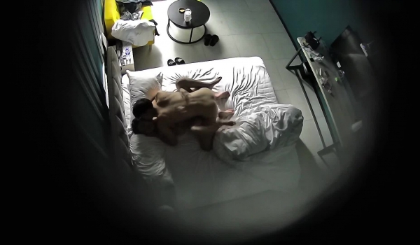 私享台 听话学妹被抱起猛操，马尾女孩在大屌男友的疯狂进攻下，大叫“怎么可以这么爽”