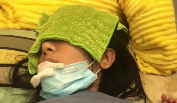 两富二代灌醉无套玩弄90后美女刘倩3洞全开