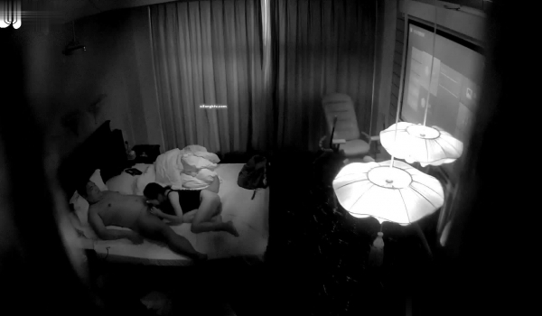 【萤石云酒店】美女下意识在反抗 身体确很诚实