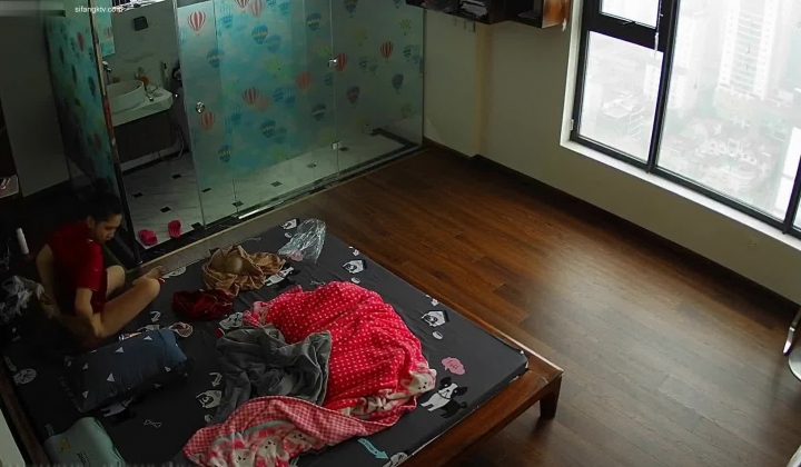 破解萤石云网络摄像头偷拍合租房几个女白领私密生活 极品闺蜜一起洗澡更衣 奶子坚挺！