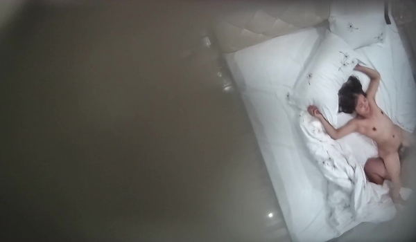 私享台 听话学妹被抱起猛操，马尾女孩在大屌男友的疯狂进攻下，大叫“怎么可以这么爽”