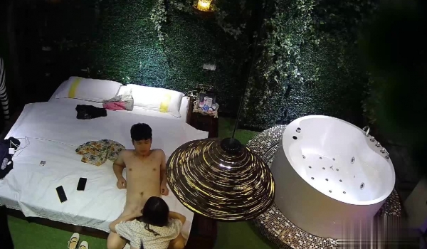 监控破解小伙和美少妇酒店啪啪鸡巴不给力两次都是5分钟就完事
