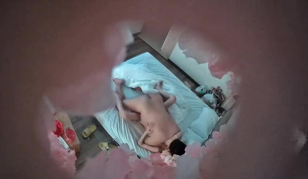 情趣酒店摄像头偷拍眼镜胖哥和模特身材苗条美女开房干了几天