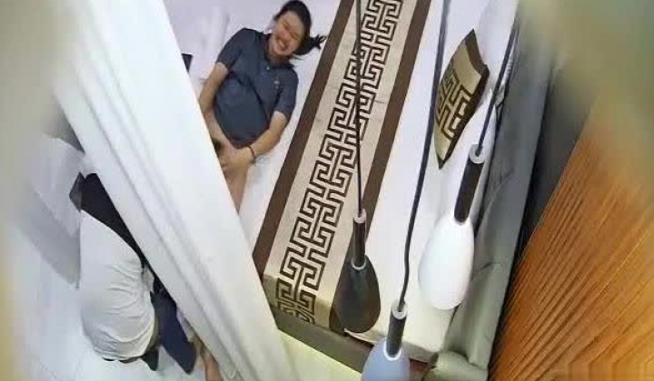 萤石云酒店摄像头偷拍 ️两个女同性恋开房貌似憋了很久相互用加藤鹰手法满足对方