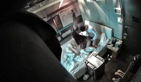 情趣酒店360摄像头偷拍广东富二代小哥和模特女友包了两天房房激情做爱饿了叫外卖