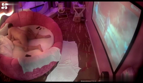 萤石云 酒店摄像头偷拍胖领导下班不回家和女下属开房嘿呦被媳妇来电话查岗