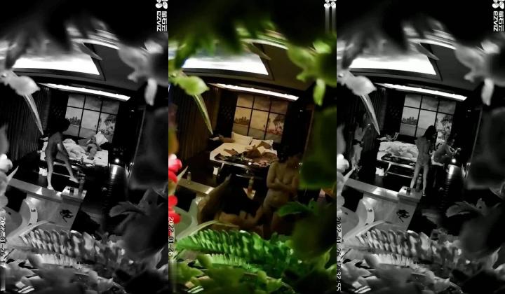 萤石云酒店摄像头偷拍2男3女淫乱大玩Copypaly 手铐 锁链嗨翻全场