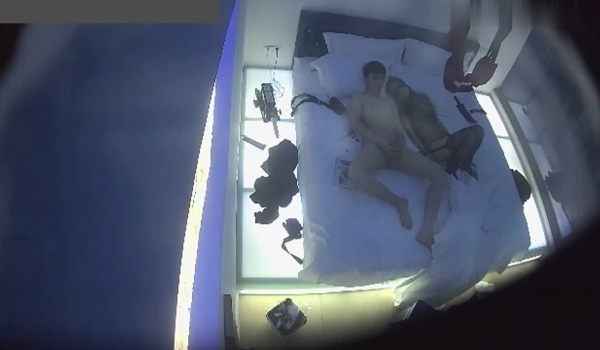 360学生情侣 豪华情趣房吊环床各种SM，装修豪华，很有逼格的情趣酒店。该有的道具一应俱全