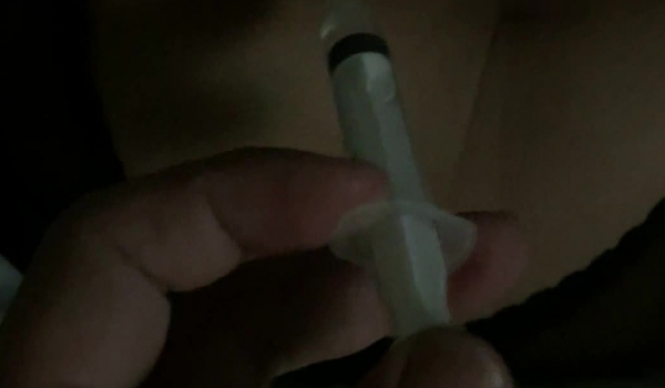 小伙下药迷翻极品黑丝大长腿美女同事拨开她的小黑鲍各种姿势玩