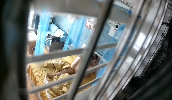 新流出360酒店 ️精选主题能草干部大叔中午约炮单位女同事草到她说腿发麻