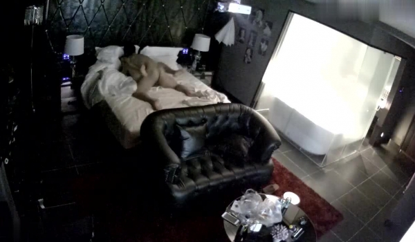 360偷拍凌晨在酒店和男朋友打炮女的叫个不停