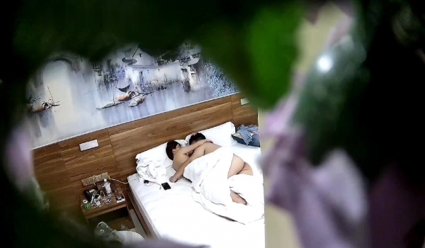 新流出360酒店 ️超赞身材女友热舞诱惑求鸡若渴 噗嗤一声插进去