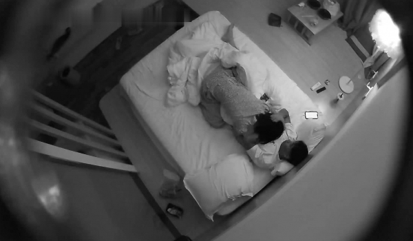 大学城新房型『安防摄像头』调教女友慢工细活欲火点燃爆发 骑在上面尽情享受 超清3K原版 (1)