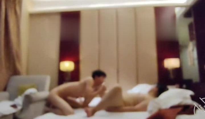原创海角大神【干妈变成了情人】付费钻石贴！小牛吃老草，内射丰满干妈，爽到起飞
