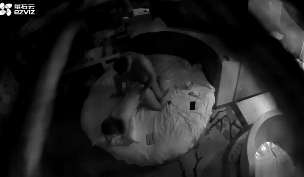 稀有绿叶房约豪乳娇俏女友午夜开房凿炮 机会难得 抓爆乳连干好几炮