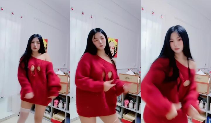 青春无敌，抖音风艺校美少女【杨晓花】定制福利，露脸露点，各种热门BGM裸舞
