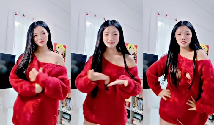 青春无敌，抖音风艺校美少女【杨晓花】定制福利，露脸露点，各种热门BGM裸舞