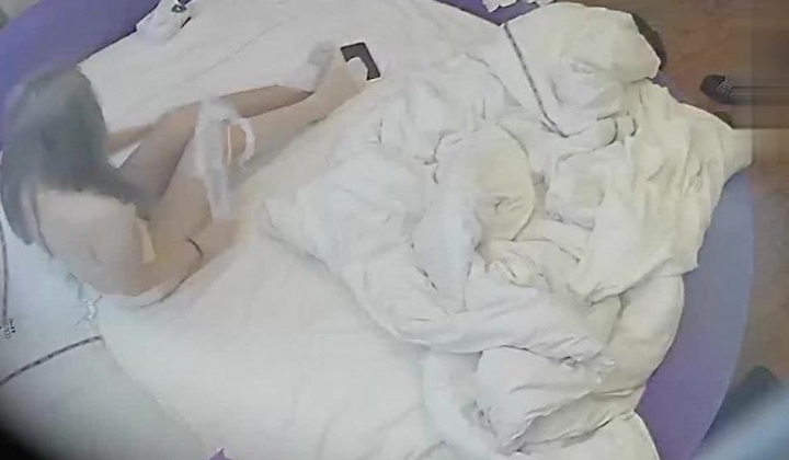 最新流出酒店短租房 ️情趣圆床偷拍女神带男的回家后续