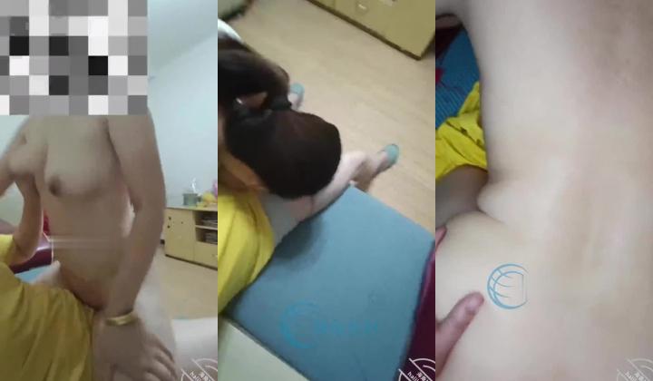 乱伦妈妈计划：爸妈打电话时暴插妈妈