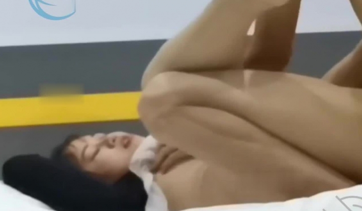 海角【妈妈少妇人妻爱好者】合集，刚操完老板娘她老公就过来了头顶一片绿草原