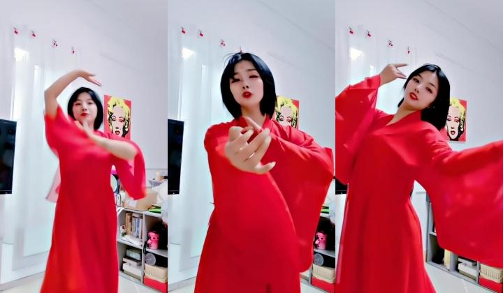 青春无敌，抖音风艺校美少女【杨晓花】定制福利，露脸露点，各种热门BGM裸舞