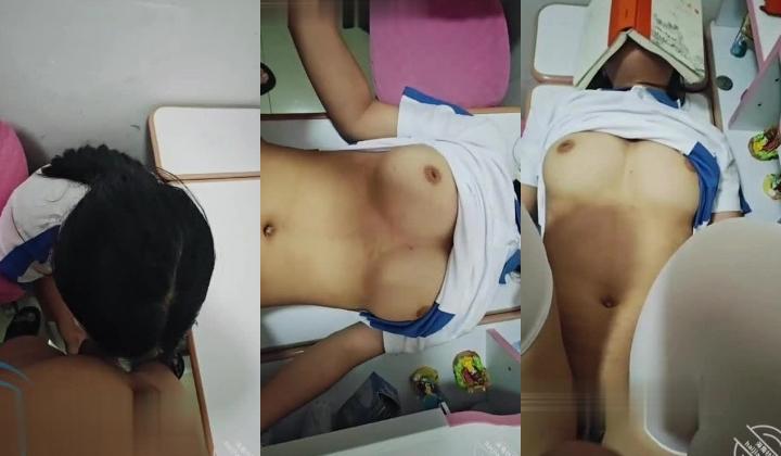 海角父女乱伦大神【一朵梨花压海棠】原版无水印付费视频，大奶女儿真是乖巧听话