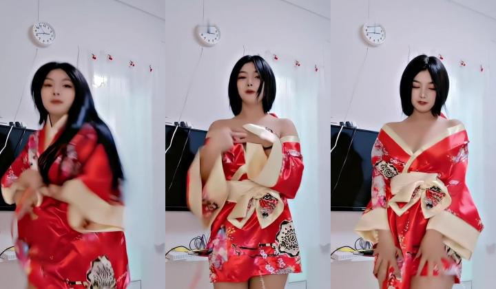 青春无敌，抖音风艺校美少女【杨晓花】定制福利，露脸露点，各种热门BGM裸舞
