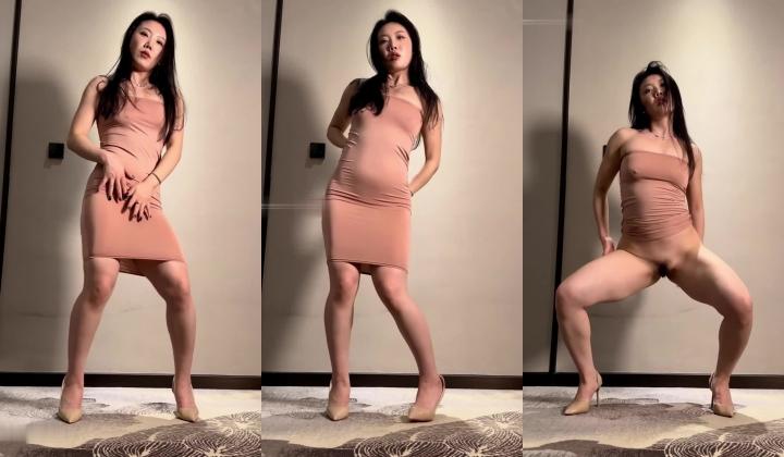 抖音健身奔放御姐【思羽】大胆露脸私定，M开腿顶B摇摆裸舞，大屁股太有感觉了