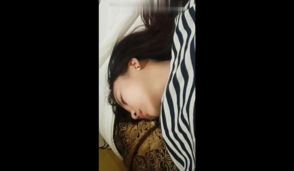 韩国色魔大神下药玩弄各路美女良家 不泛极品尤物 扣穴爆肏颜射 死鱼般的待宰羔羊