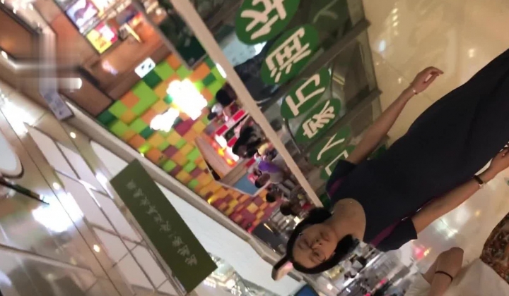 CD大师地铁超市贴身高清特写超多漂亮小姐姐的裙底春色亮点太多不穿内裤毛茸茸的鲍鱼T内情趣内