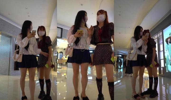 《极品CD秘魔手外购》闹市区极限贴身抄底多位漂亮小姐姐~各种性感小内内亮点多~清纯长腿美女极度反