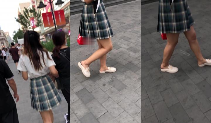自购牛逼大师商业步行街4K设备尾随贴身极限抄底多位靓妹全是亮点 鲍鱼够肥(4)