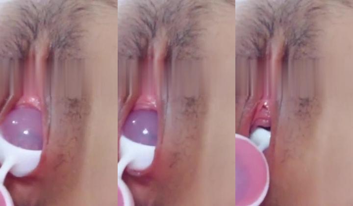 《重磅炸弹 无水首发》极品露脸反差清纯正妹！推特网红白虎_YL私拍~喝尿道具调教肛交3P户外露出
