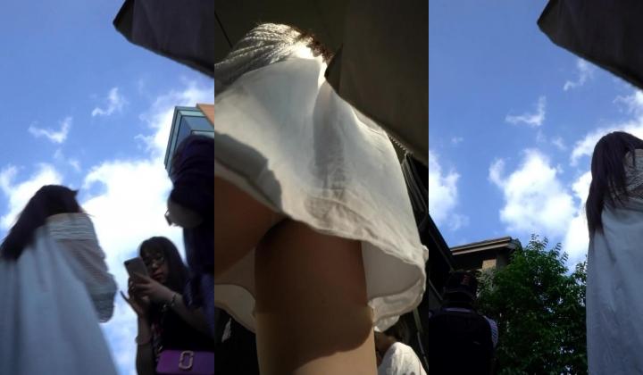 吉品街偶遇白丝黑高小美妇,风一吹露出诱人的蝴蝶结胸衣和蓝内裤