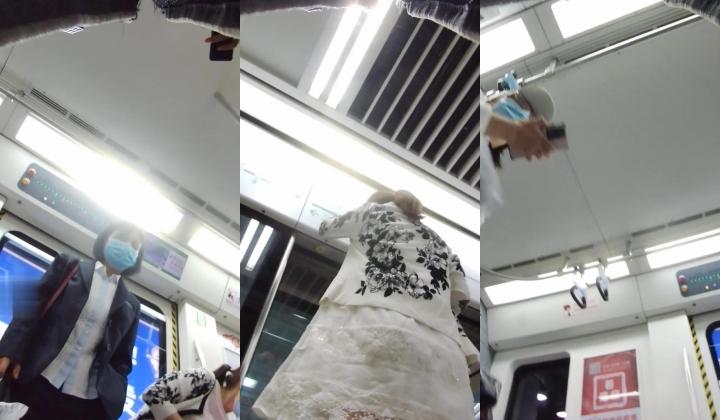 地铁站尾随全身粉色系穿搭韵味少妇,嫩白长腿和印花窄内真想摸摸